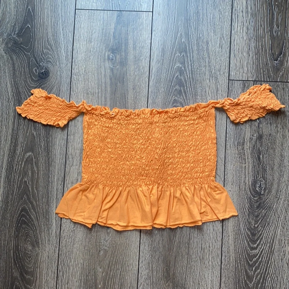 Crop top sold by urban outfitters made by truly madly deeply - Picture 2 of 2